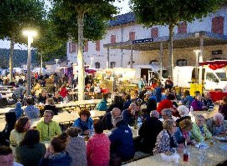 Marché nocturne des Fermiers de l'Aveyron à Sévérac-le-Château mardi 23 juillet 