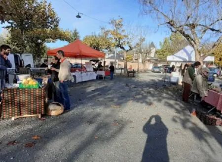 Marché de St Cyprien sur Dourdou 