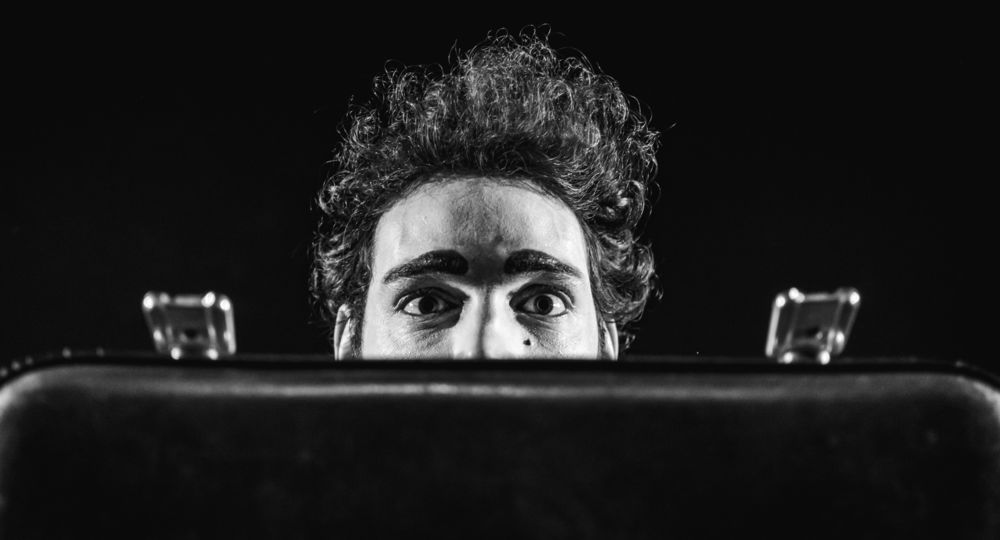 visuel from a suit case