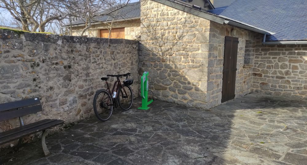 Borne de recharge de vélo électrique de Revens_Revens
