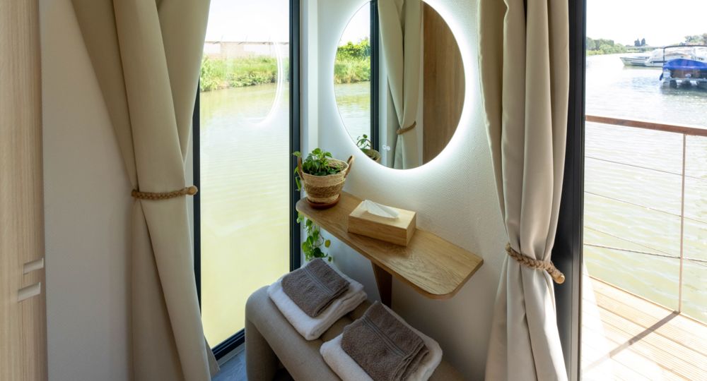 Houseboat Camargue_Saint-Gilles