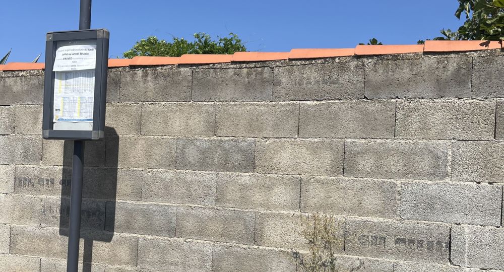 Arrêt de bus Vauvéo - Moulin de l'Aure_Vauvert