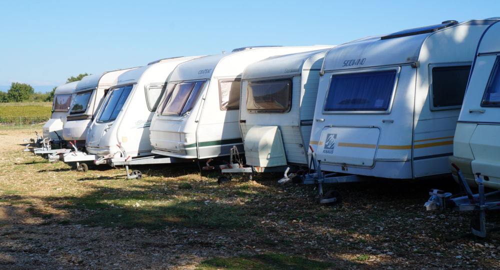 Le Mas de Linde : Gardiennage de Caravanes