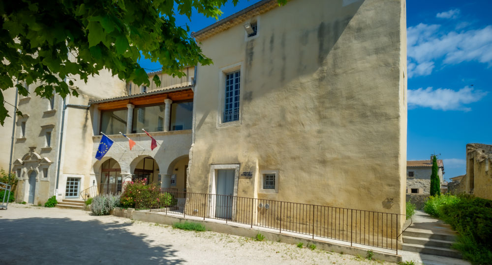 Théâtre «Hamlet»_Saze