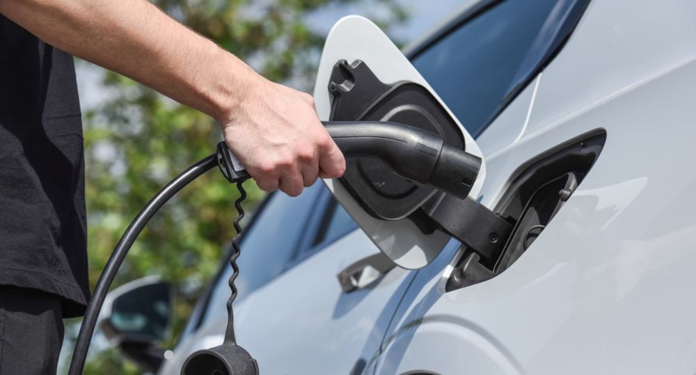 Borne de recharge électrique - Chemin du Mas d'Avon_Aigues-Mortes