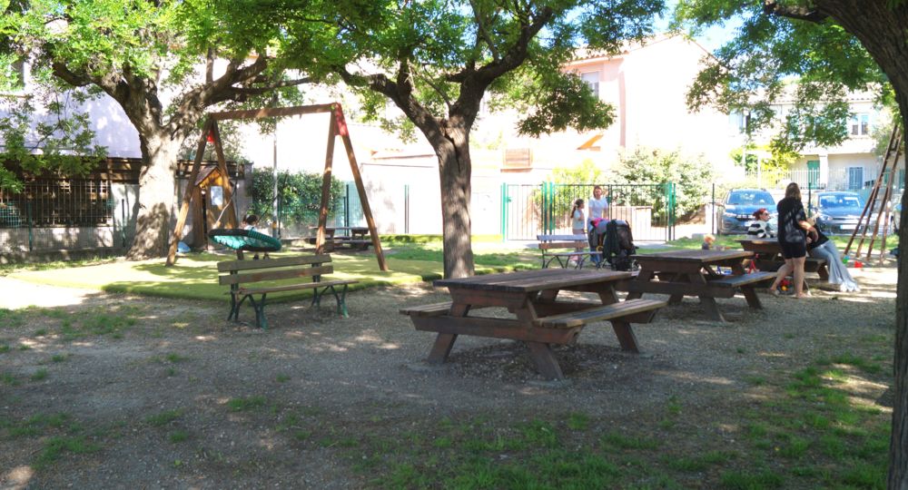 Aire de pique-nique - Place de l'avenir_Junas
