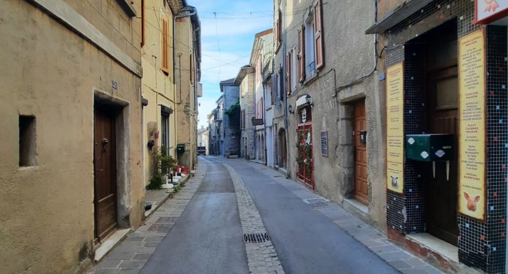 La Grand'rue sur le chemin de Régordane à Génolhac_Génolhac