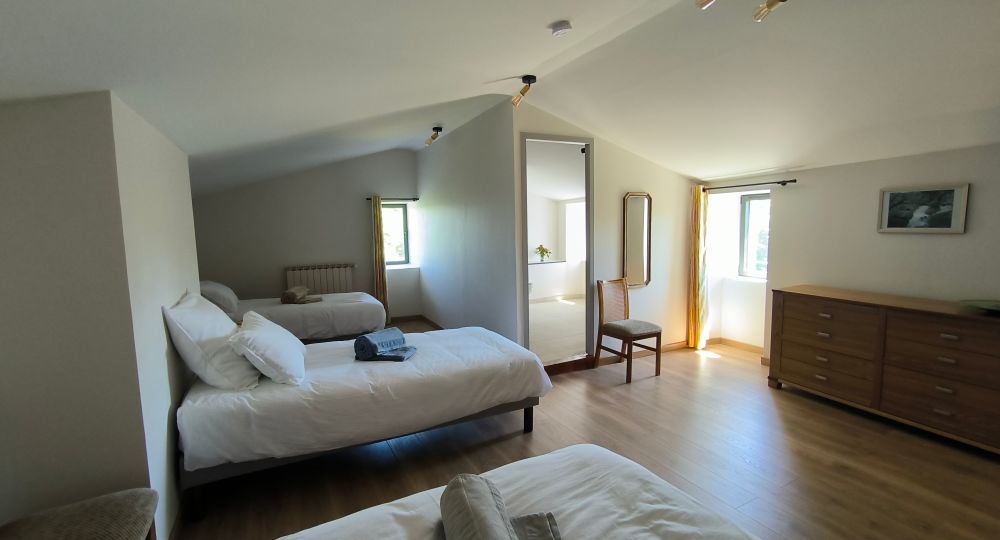 Gîte Le Chêne-Chambre 3 et salle de bain