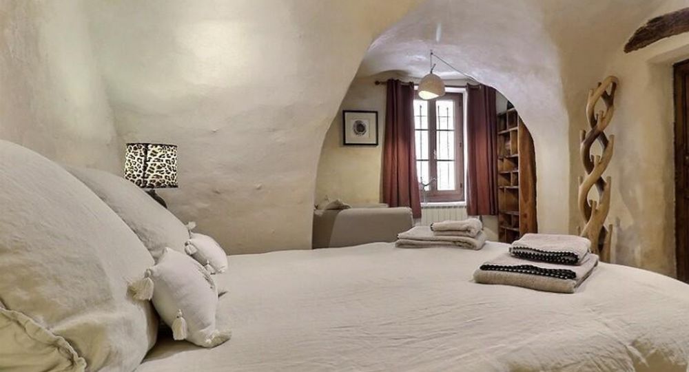 Terrasse avec coin repas et plancha