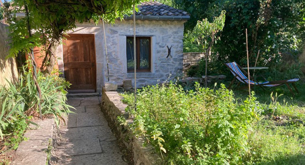 mazet/chambre et allée