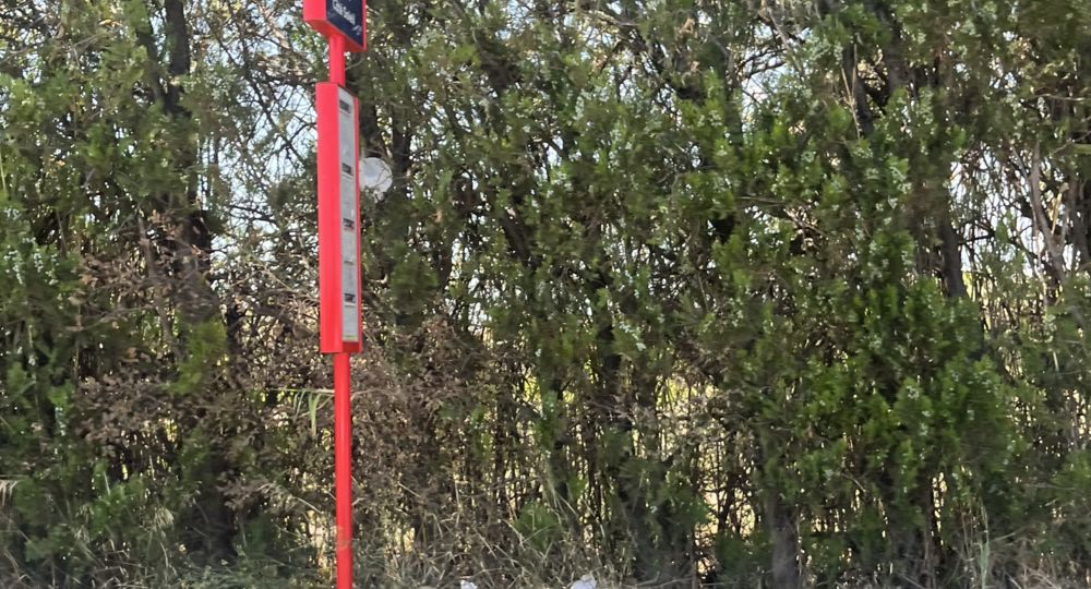 Arrêt de bus lio - Côté Soleil_Vauvert