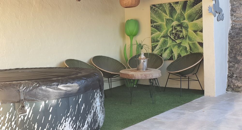 Grande pièce à vivre avec salon, salle à manger et cuisine