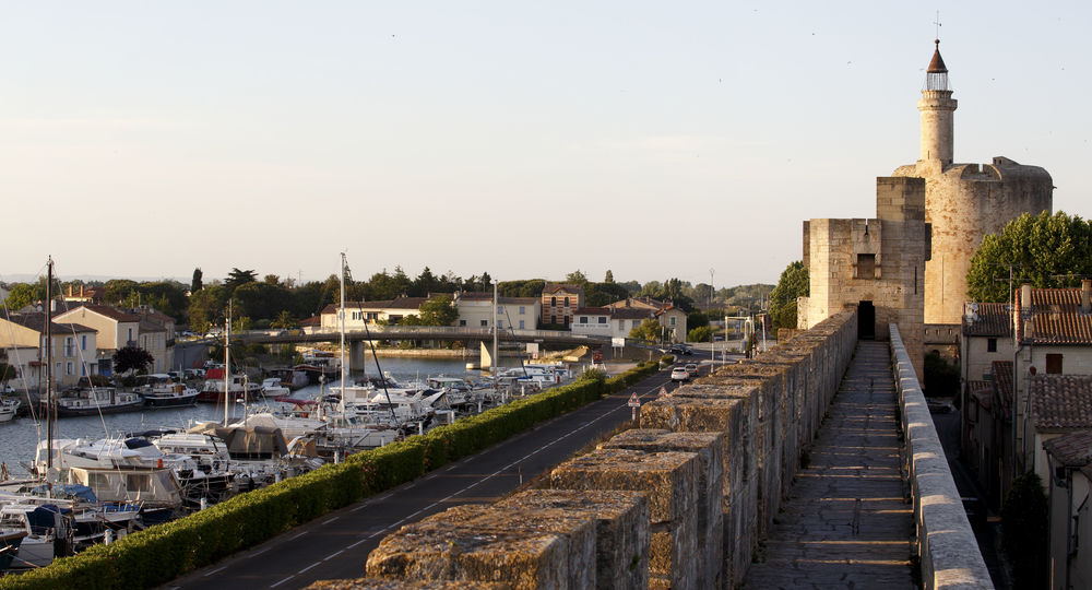 Le rempart e la Tour de Constance