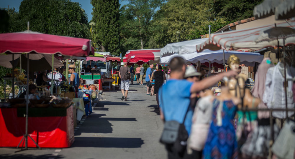 Marché hebdomadaire saisonnier_Méjannes-le-Clap