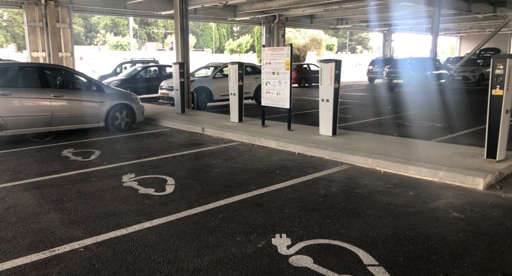 Borne de recharge électrique - Intermarché_Sommières