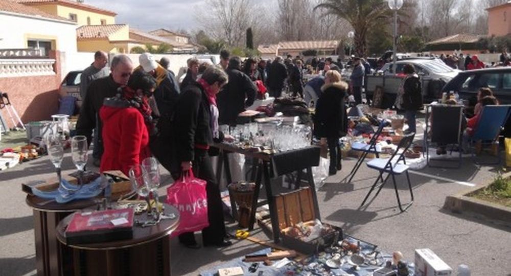 Vide grenier par l'association des résidents des villas de Tivoli_Le Grau-du-Roi