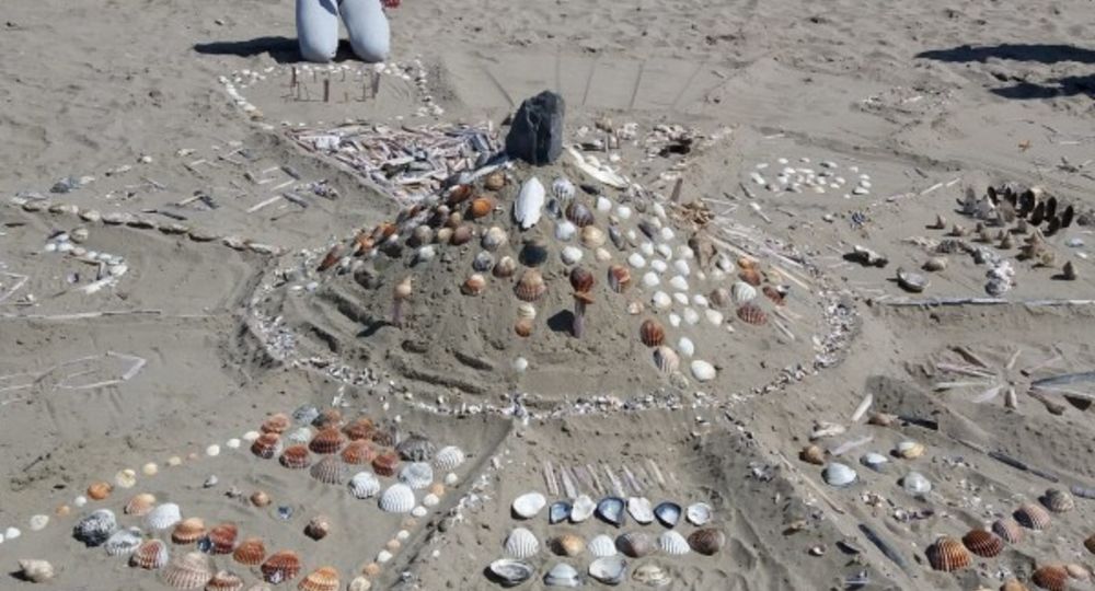 Création d'un mandala en coquillages_Le Grau-du-Roi