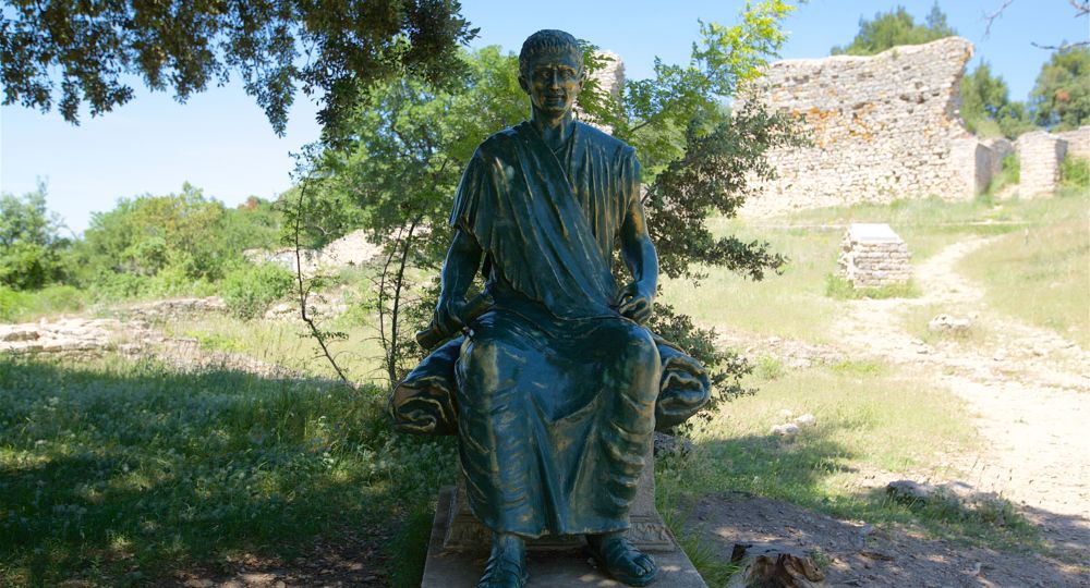 Aire de Pique-nique du Parking du Camp de César à Laudun-L'Ardoise_Laudun-l'Ardoise