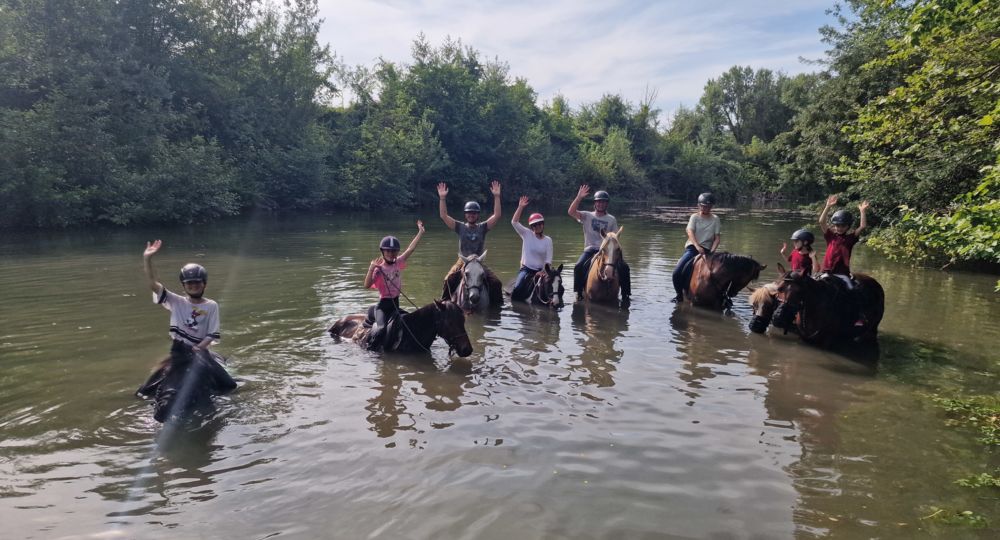 Balades Aquatiques à cheval - Les Poneys d'Aurel_Junas