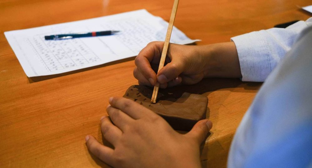 Atelier : écriture cunéiforme