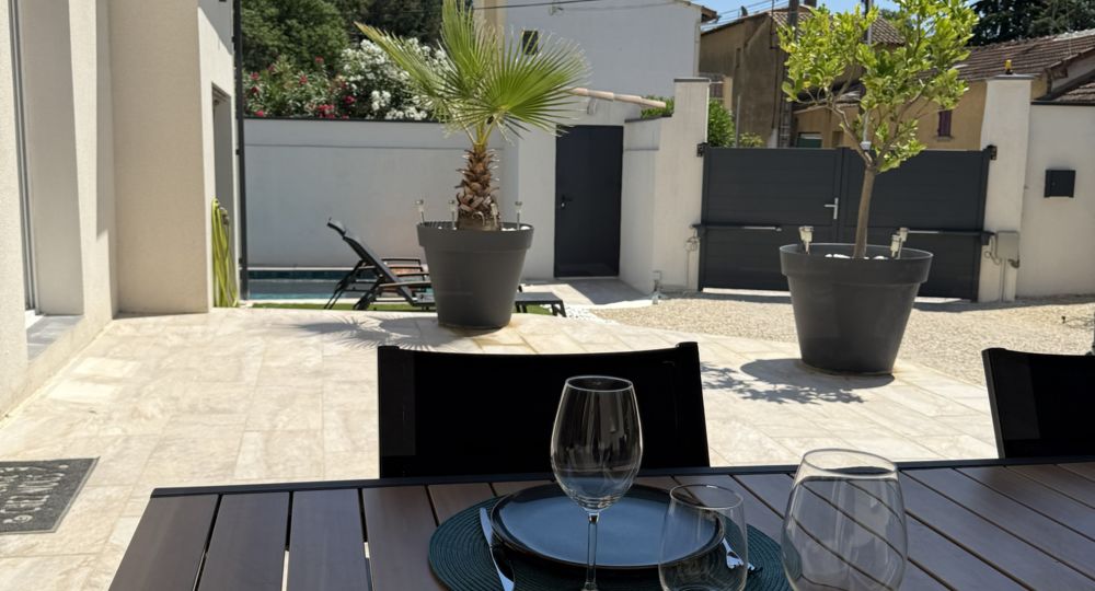 Maison avec piscine & jacuzzi à 5 min d’Avignon_Les Angles