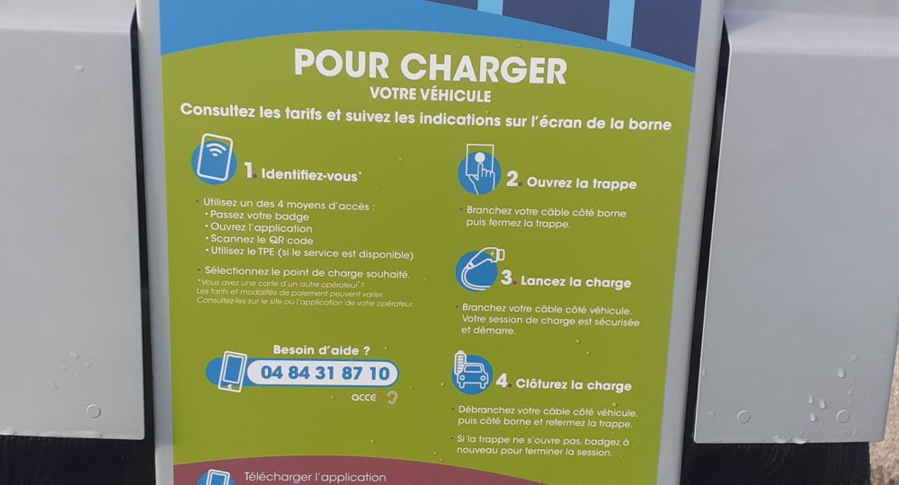 Borne de recharge véhicule électrique_Méjannes-le-Clap