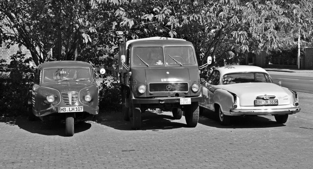 Défilé de voitures anciennes_Estézargues