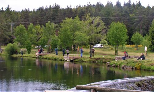 F&ecirc;te de la p&ecirc;che au lac de Camprieu