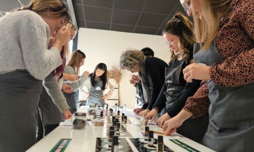 Atelier cr&eacute;ation parfum naturel - Mas en Provence