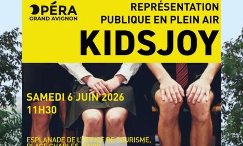 Repr&eacute;sentation publique en plein air de &laquo;Kidsjoy&raquo;