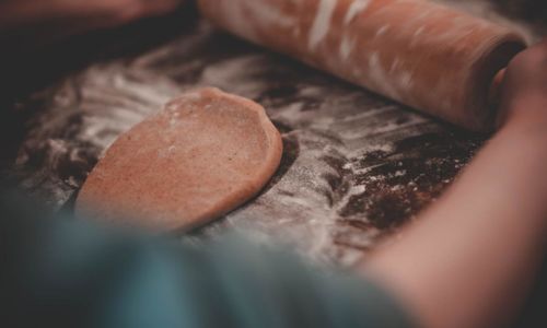 Atelier fabrication d'un pain d'&eacute;pices et d&eacute;gustation de vins et jus de fruits