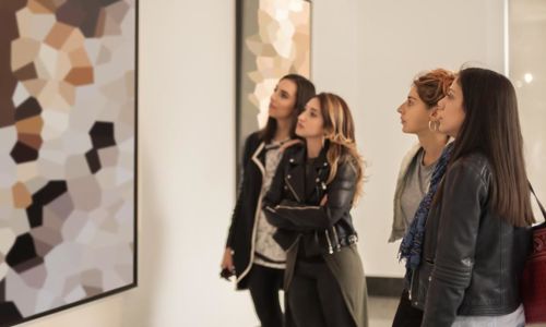 Grande exposition de peintures