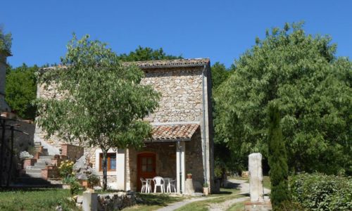 Gite de vacances situ&eacute; dans le Mas de l'Agassou sur la commune de Tharaux dans le Gard