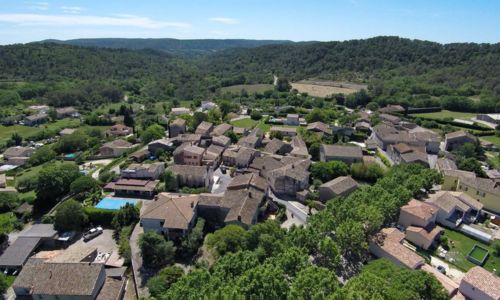 De l'abreuvoir aux pr&egrave;s , Balade dans les pin&egrave;des
