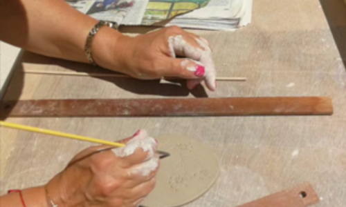 Atelier c&eacute;ramique : cr&eacute;ation d'un petit monstre