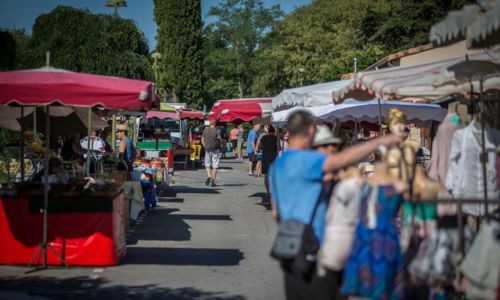 March&eacute; hebdomadaire saisonnier