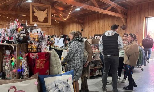 March&eacute; fermier de No&euml;l en manade