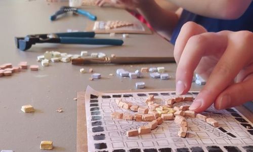 Initiation &agrave; l'art de la mosa&iuml;que au Mas des Tourelles
