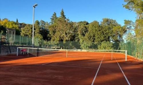 Tennis Club d'Uz&egrave;s