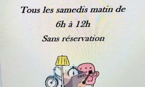 March&eacute; aux puces &agrave; Saint Bonnet du Gard