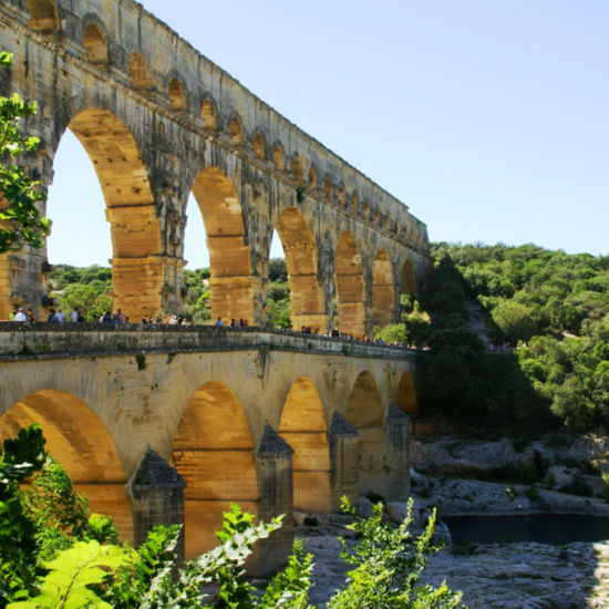 Balade sous les arches du Pont du gard