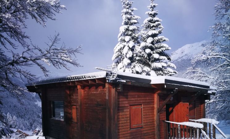 chalet en hiver / façade arrière