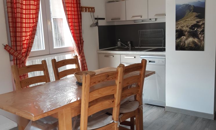 Salon/ salle à manger et cuisine
