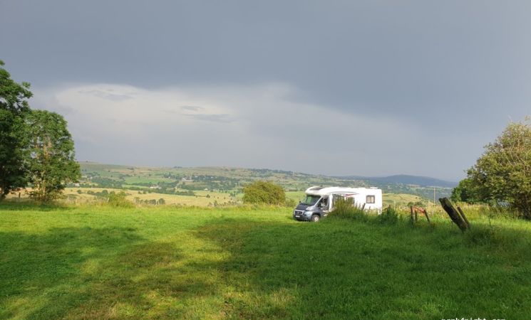 Camping à la Ferme - Ferme des Gardes_Chalinargues