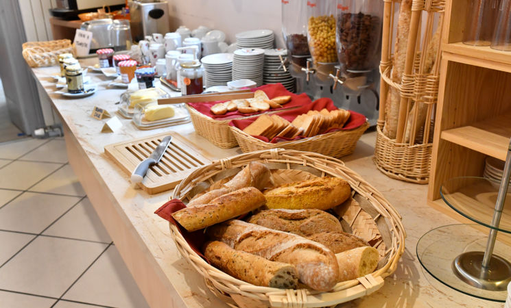 SUR LE BUFFET