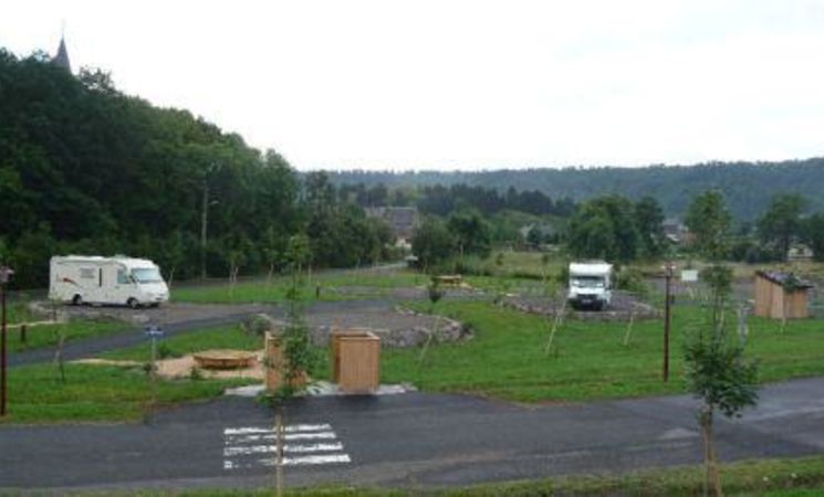 Aire d'accueil camping-car communale de Neussargues_Neussargues-Moissac