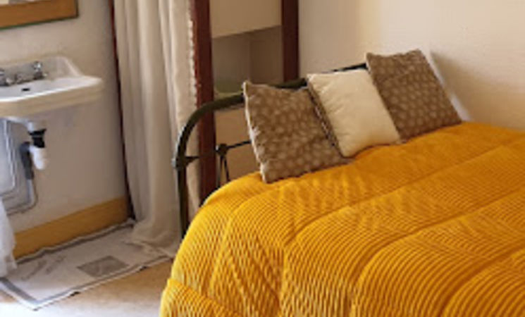 Eau Berge Chambre Jaune Allanche