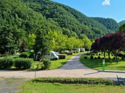 Aire d'accueil camping-car Park de Ferrières Saint-Mary - Camping les Vigeaires