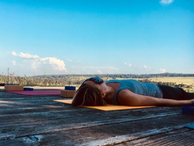 Yoga en estive au Lac du pêcher