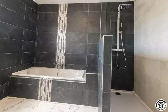 La Villa - Piscine et Jacuzzi, MERVILLE